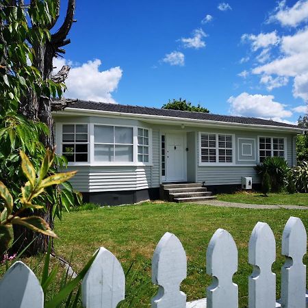 Cheerful 4 Bedroom Holiday Home  Rotorua Buitenkant foto