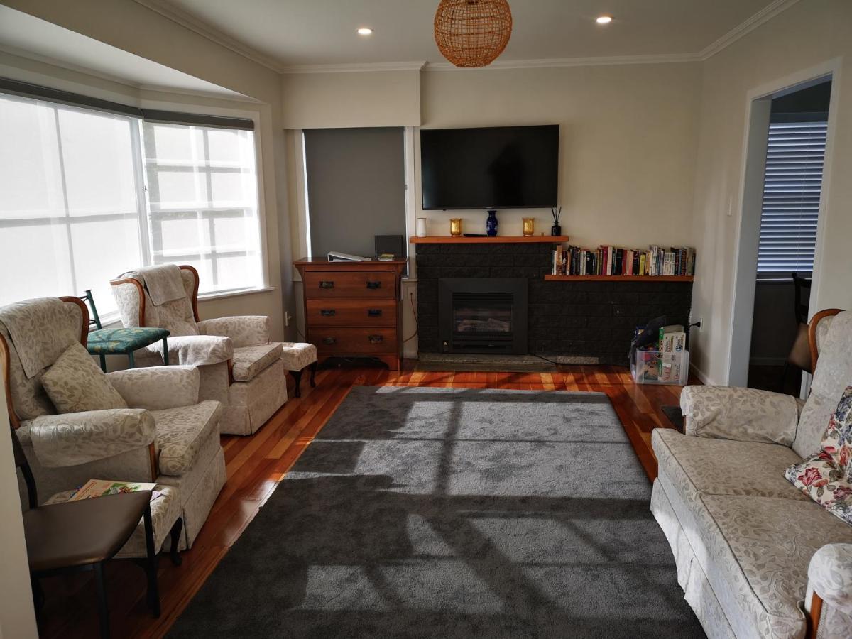 Cheerful 4 Bedroom Holiday Home  Rotorua Buitenkant foto