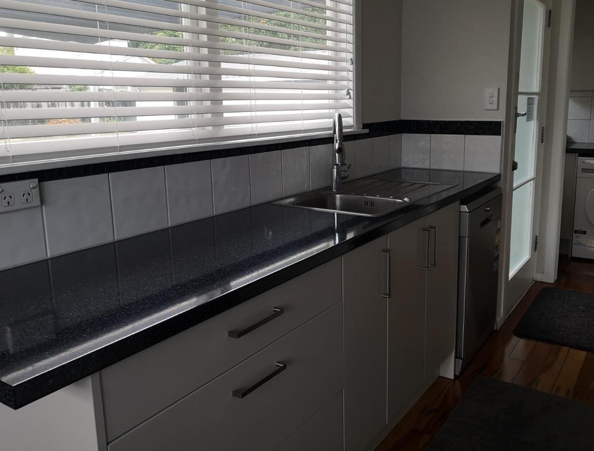 Cheerful 4 Bedroom Holiday Home  Rotorua Buitenkant foto