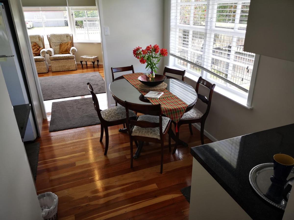 Cheerful 4 Bedroom Holiday Home  Rotorua Buitenkant foto