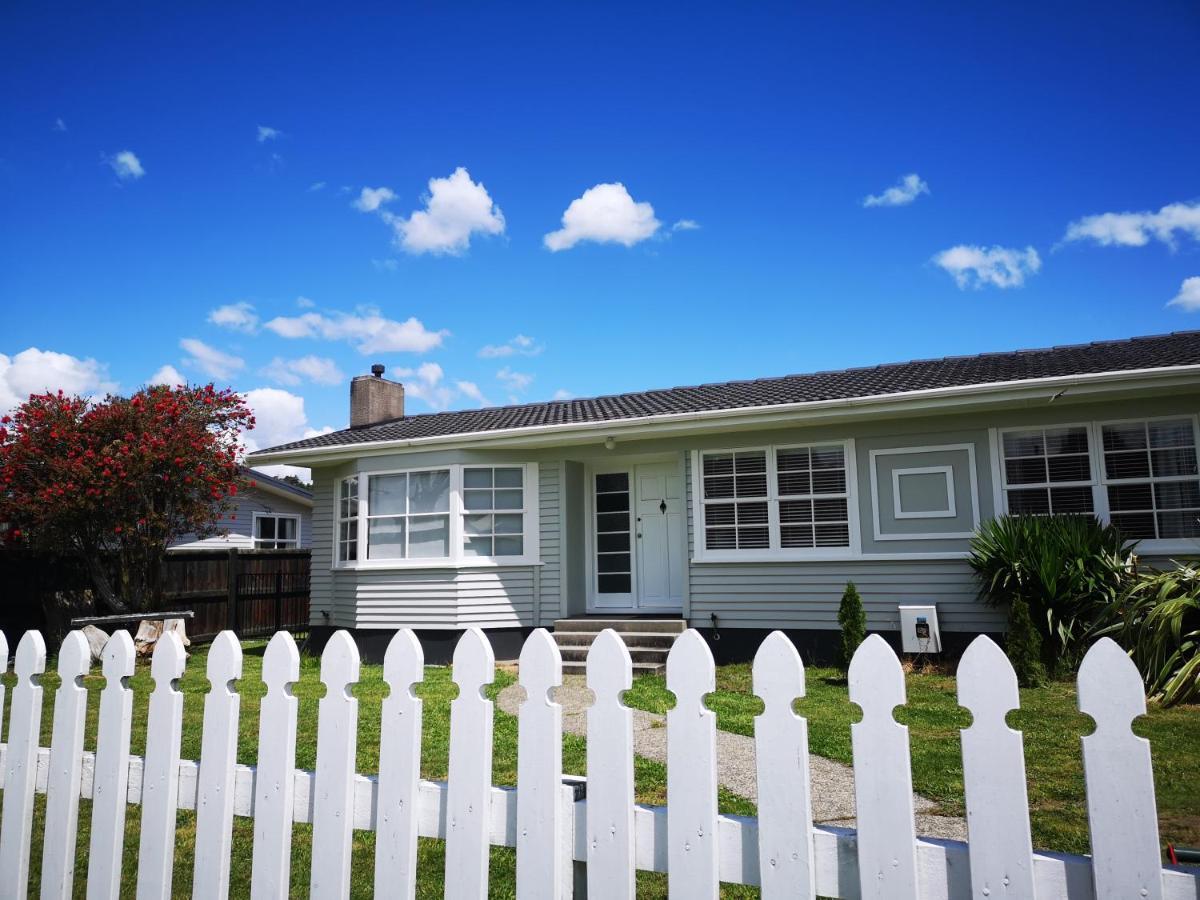Cheerful 4 Bedroom Holiday Home  Rotorua Buitenkant foto