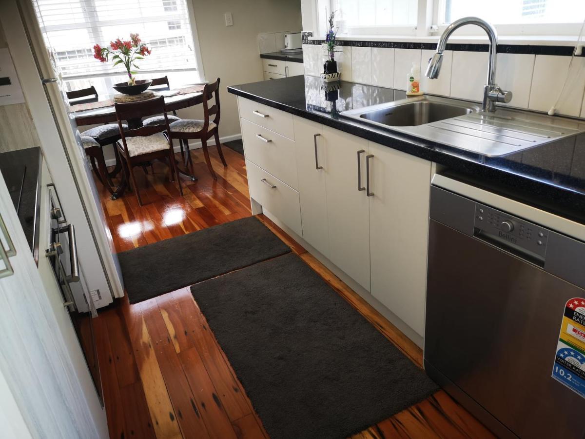 Cheerful 4 Bedroom Holiday Home  Rotorua Buitenkant foto