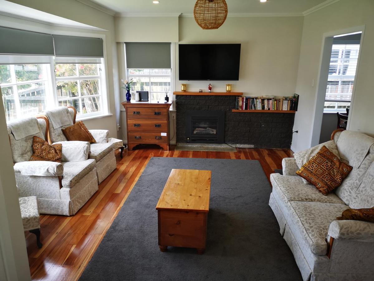 Cheerful 4 Bedroom Holiday Home  Rotorua Buitenkant foto