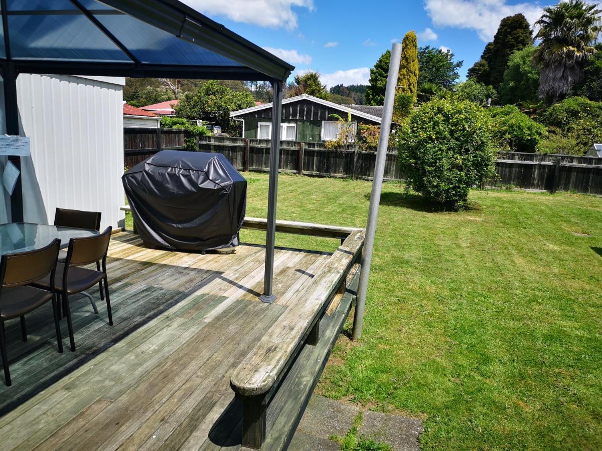 Cheerful 4 Bedroom Holiday Home  Rotorua Buitenkant foto